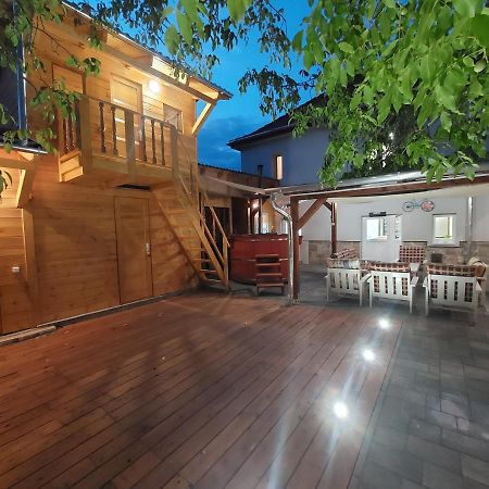 E-Tekergok Haza Hotel Bukkzserc Екстериор снимка