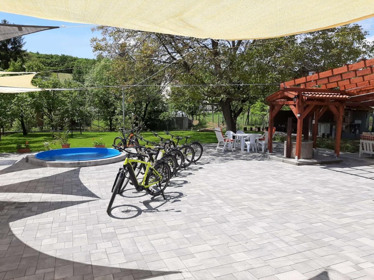E-Tekergok Haza Hotel Bukkzserc Екстериор снимка