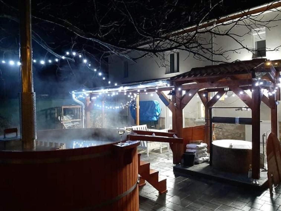E-Tekergok Haza Hotel Bukkzserc Екстериор снимка
