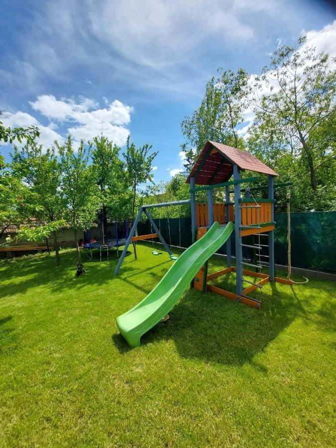 E-Tekergok Haza Hotel Bukkzserc Екстериор снимка