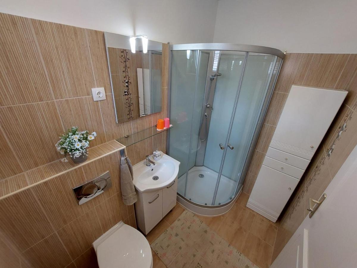 E-Tekergok Haza Hotel Bukkzserc Екстериор снимка