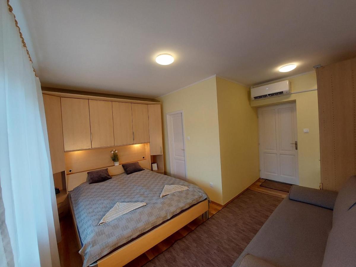 E-Tekergok Haza Hotel Bukkzserc Екстериор снимка