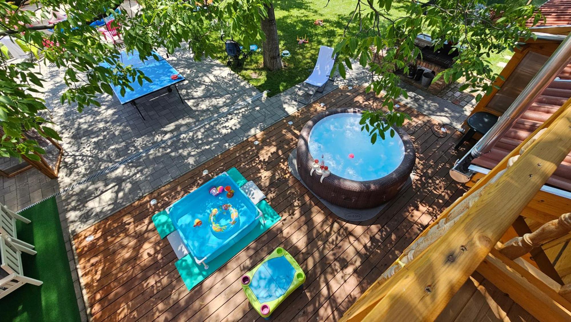 E-Tekergok Haza Hotel Bukkzserc Екстериор снимка